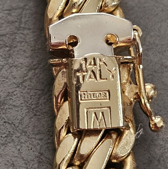 Beautiful New 14K Gold Plated Necklace - Picture 2 of 8